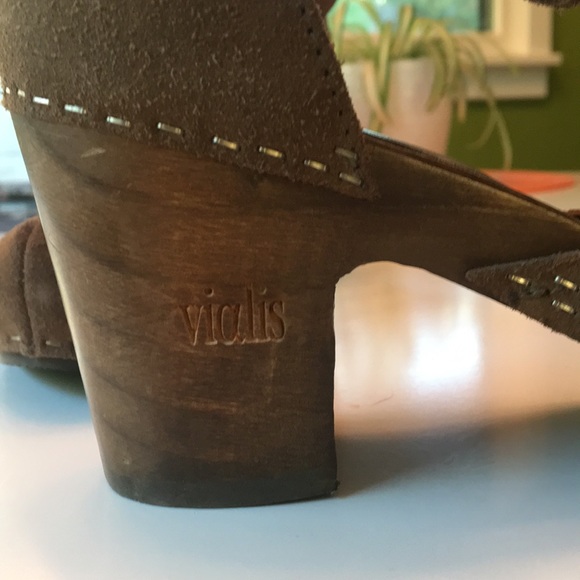Vialis Suede Clog platforms. Size 36 - Picture 2 of 4